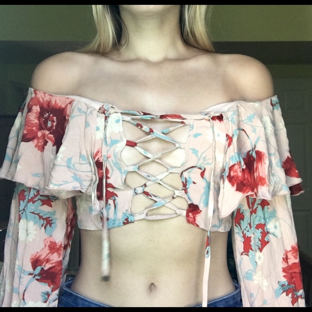 NWT off the shoulder floral top - Picture 4 of 4